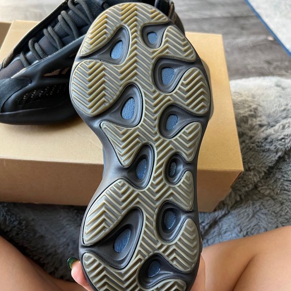 Adidas Yeezy 700 V3 Clay Brown - Original - Picture 3 of 6